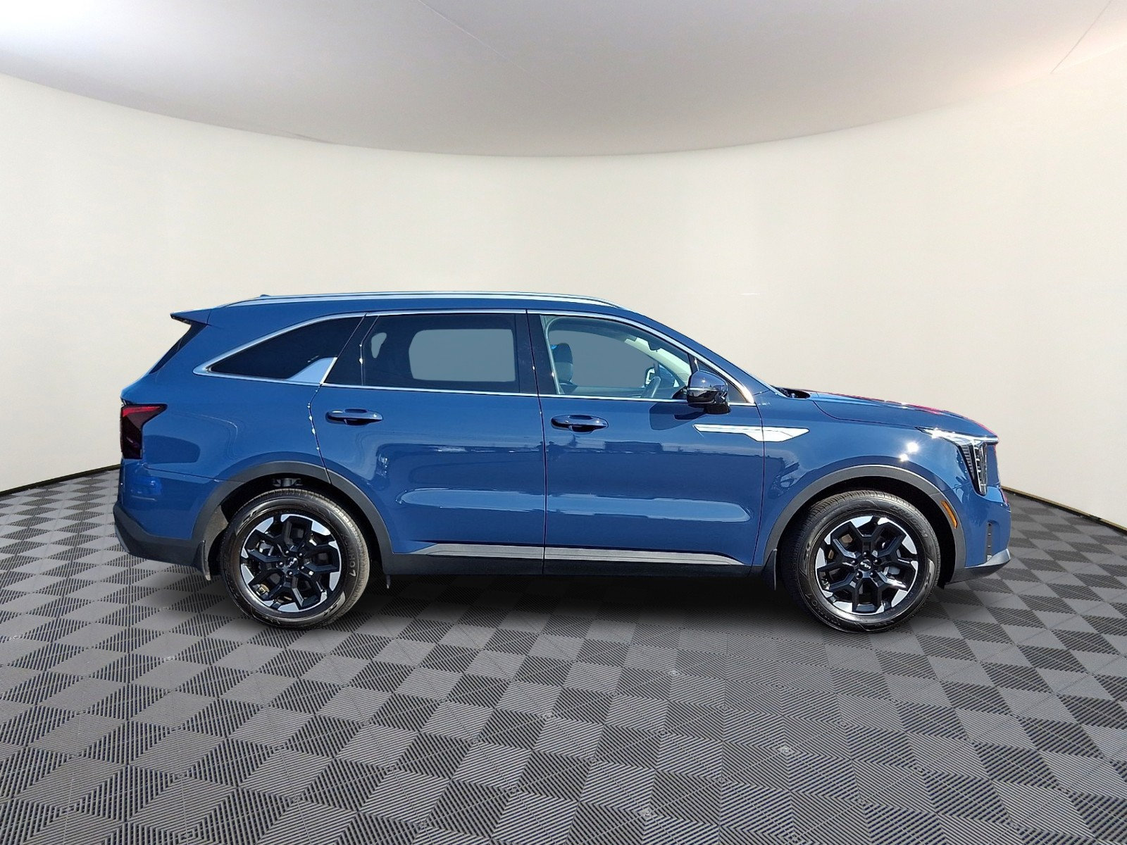 Used 2024 Kia Sorento S w/ Panoramic Sunroof Package FWD image 7