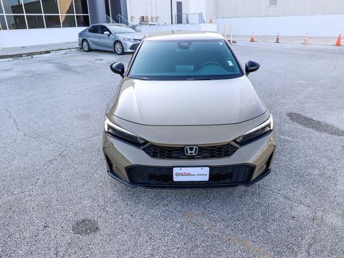 Used 2025 Honda Civic Sport image 4