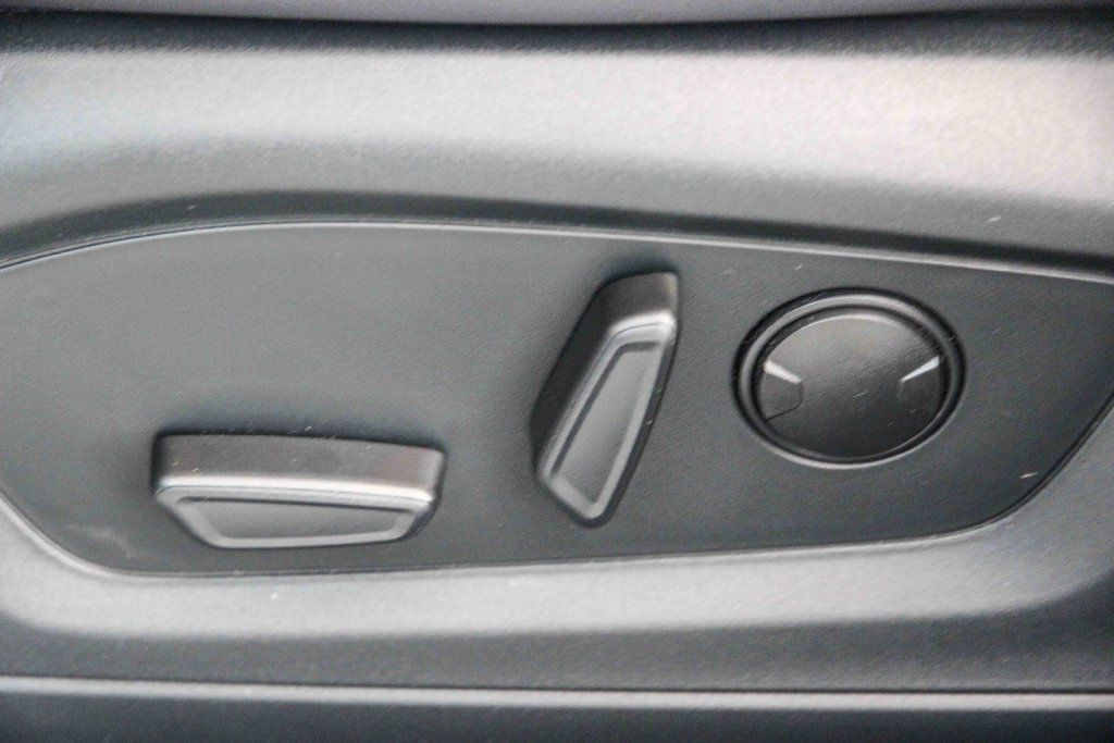 Certified 2023 Ford Explorer XLT w/ Equipment Group 202A RWD image 24