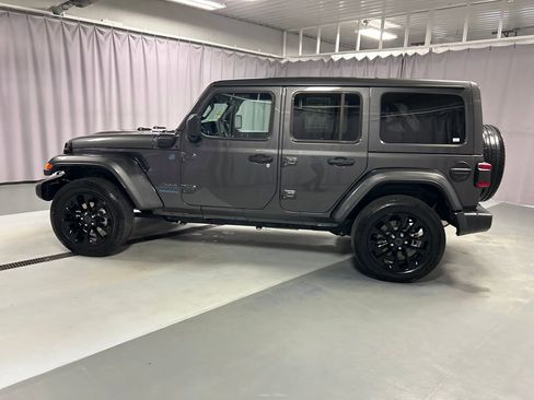 Used 2025 Jeep Wrangler Unlimited Sahara w/ Safety Group image 4