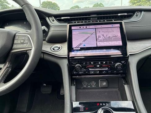 New 2024 Jeep Grand Cherokee Limited 4xe w/ Luxury Tech Group II image 18