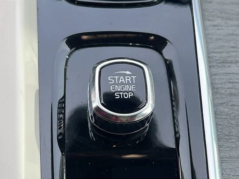 Used 2023 Volvo XC60 B6 Ultimate w/ Climate Package image 17