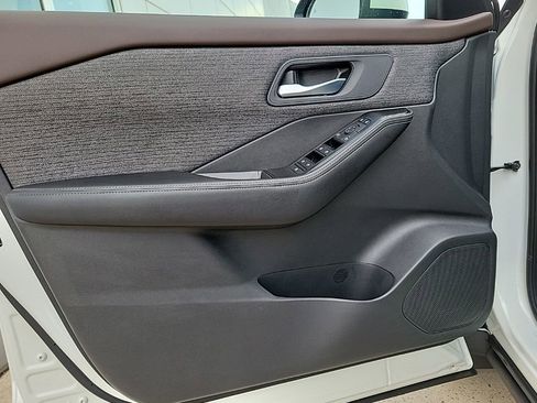 Certified 2022 Nissan Rogue SV image 24