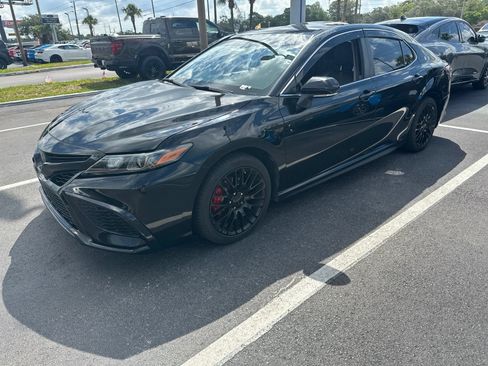 Used 2023 Toyota Camry SE FWD image 1