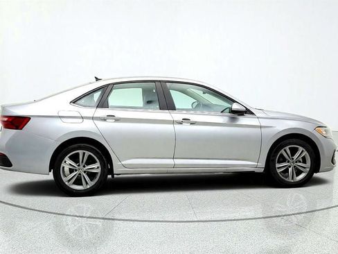 Used 2024 Volkswagen Jetta SE FWD image 4