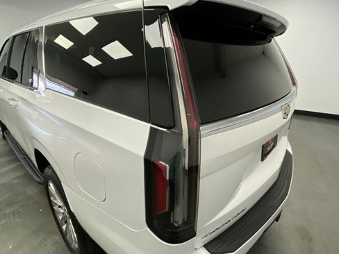 Used 2021 Cadillac Escalade ESV Premium Luxury AWD/4WD image 13