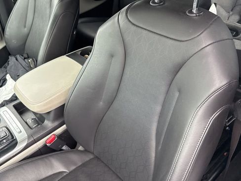 Used 2023 Kia Carnival LX image 9