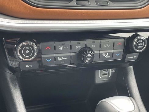 Used 2024 Jeep Compass Limited image 4