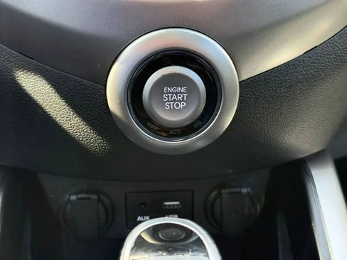 Used 2017 Hyundai Veloster Value Edition FWD image 28