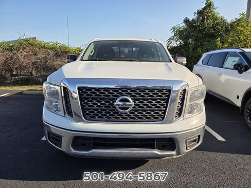 Used 2017 Nissan Titan SV RWD image 2