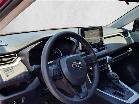 Used 2024 Toyota RAV4 LE FWD image 9