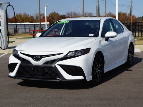 Used 2024 Toyota Camry SE image 20