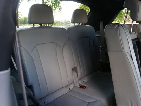 Used 2017 Audi Q7 3.0T Prestige w/ Prestige Package AWD/4WD image 22