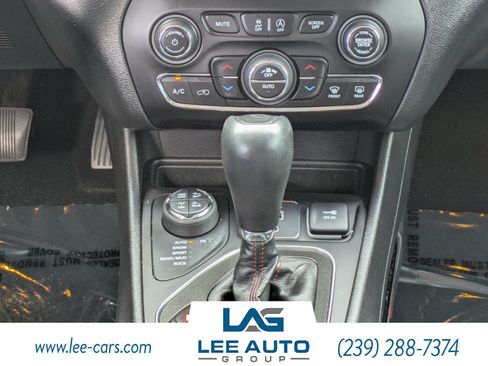 Used 2021 Jeep Cherokee Trailhawk w/ Technology Group AWD/4WD image 17