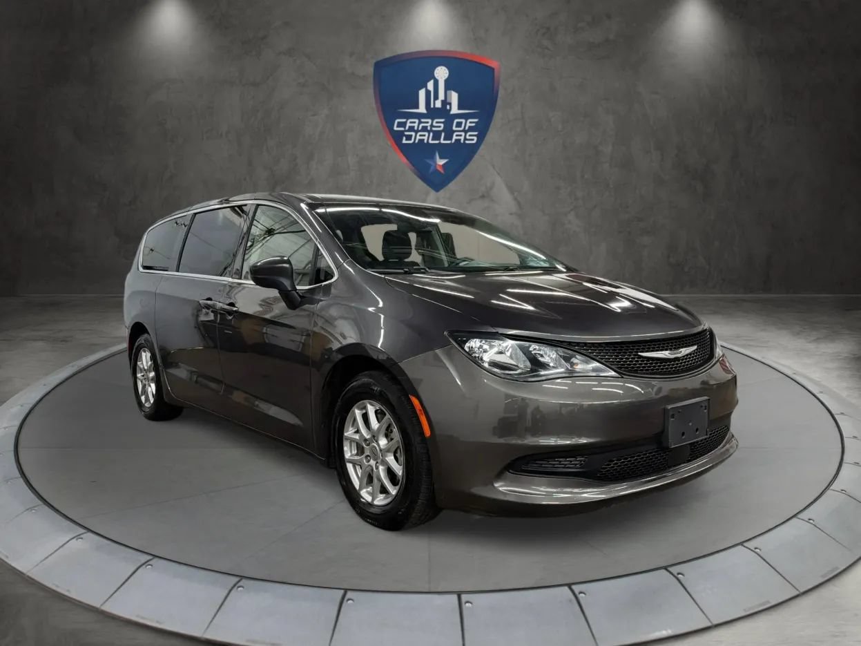 Used 2023 Chrysler Voyager LX FWD image 7