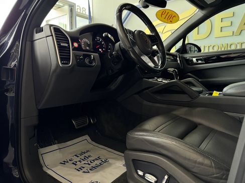 Used 2019 Porsche Cayenne S image 12