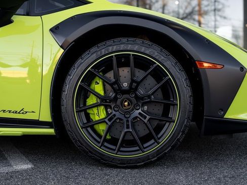 Used 2024 Lamborghini Huracan Sterrato image 21