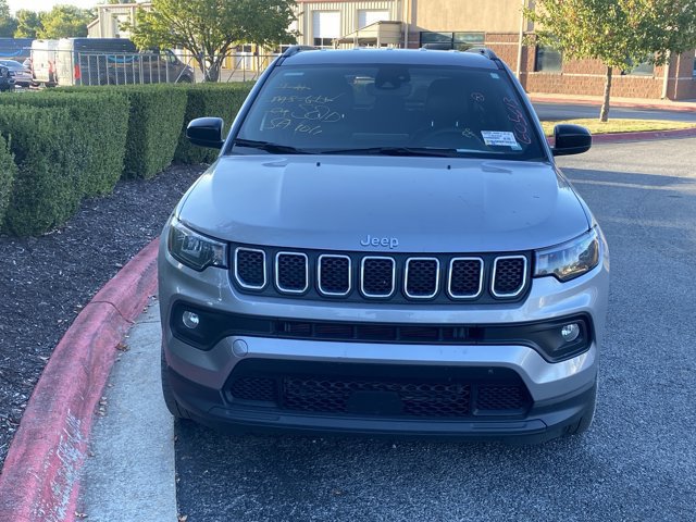 Used 2024 Jeep Compass Latitude AWD/4WD image 7