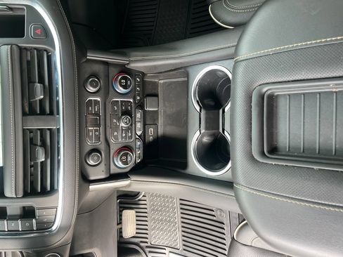 Used 2024 Chevrolet Suburban Premier AWD/4WD image 27