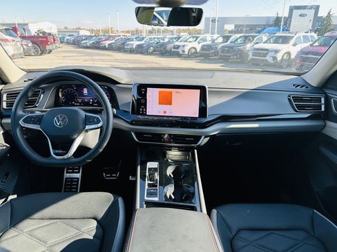 Used 2024 Volkswagen Atlas Peak Edition SEL image 10