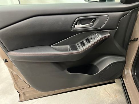Used 2025 Nissan Rogue SV AWD/4WD image 11