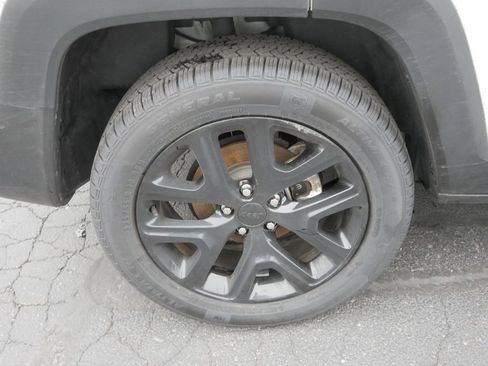 Used 2022 Jeep Renegade Altitude AWD/4WD image 8