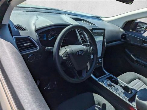 Used 2024 Ford Edge SE image 4