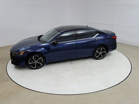 Used 2024 Nissan Altima 2.5 SR w/ SR Premium Package AWD/4WD image 15