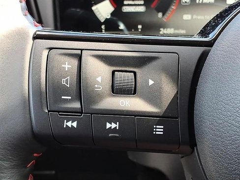 Used 2025 Nissan Kicks SR image 25