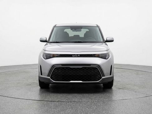 Used 2025 Kia Soul LX w/ LX Technology Package image 2