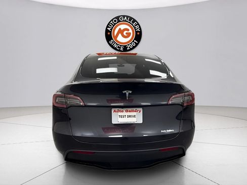 Used 2024 Tesla Model Y Long Range RWD image 4