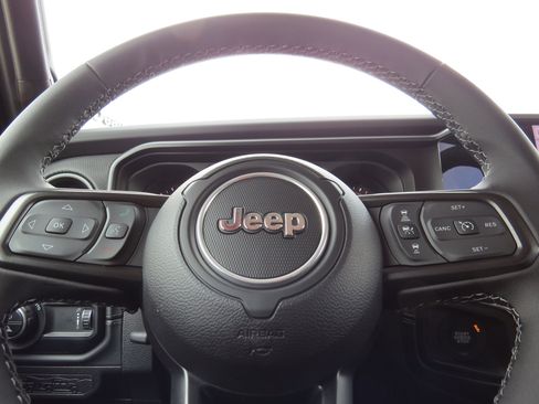 New 2025 Jeep Gladiator Mojave image 23