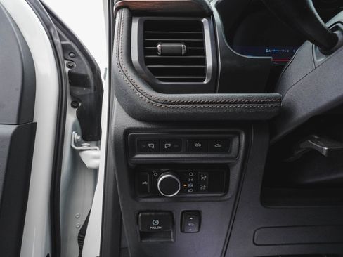 Used 2022 Ford F150 Lightning Lariat image 27