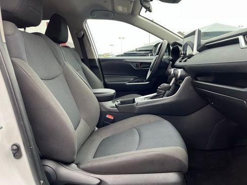 Used 2024 Toyota RAV4 LE image 31