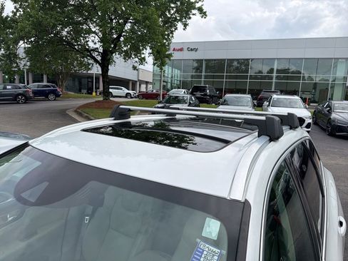 Used 2019 Volvo XC60 T5 Momentum w/ Multimedia Package AWD/4WD image 12