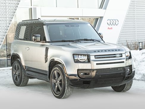 Used 2023 Land Rover Defender 90 X-Dynamic SE image 2