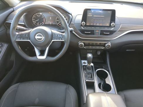 Used 2024 Nissan Altima 2.5 SV image 16