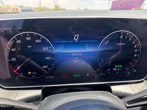 Used 2025 Mercedes-Benz GLC 350e 4MATIC image 12