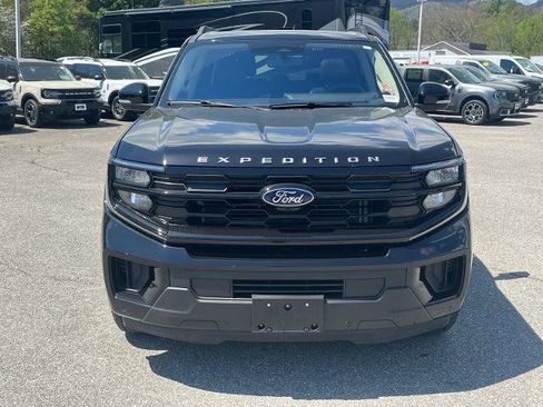 Certified 2025 Ford Expedition Active AWD/4WD image 5
