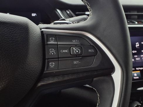 Used 2024 Jeep Grand Cherokee Laredo image 10