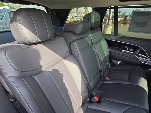 New 2026 Land Rover Range Rover Long Wheelbase SE AWD/4WD image 18