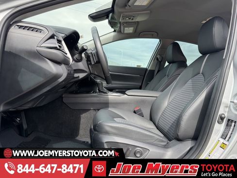 Used 2024 Toyota Camry SE image 28