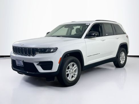 Used 2023 Jeep Grand Cherokee Laredo AWD/4WD image 1
