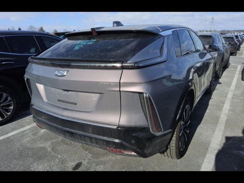 Used 2025 Cadillac Lyriq Luxury image 8