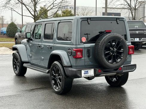 Used 2025 Jeep Wrangler Unlimited Sahara image 9