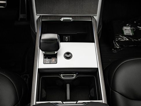 New 2026 Land Rover Range Rover SV image 38