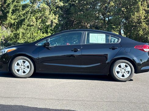 Used 2017 Kia Forte LX FWD image 7