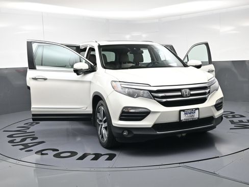 Used 2016 Honda Pilot Touring image 24