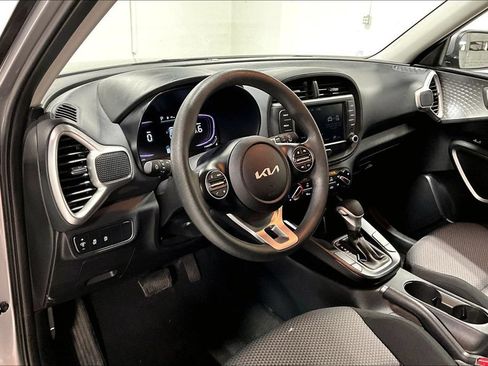 Used 2025 Kia Soul LX FWD image 16
