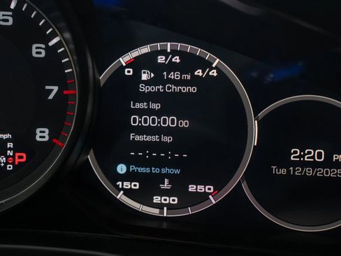 Used 2018 Porsche Panamera 4S image 31